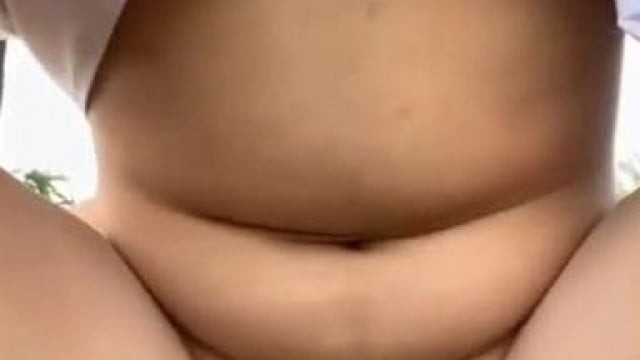 2 em học sinh chơi public