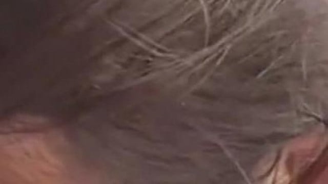 Chịch em nằm võng ngoài bờ biển .