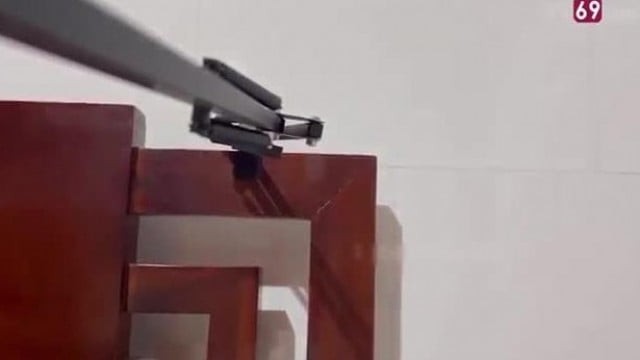 Đang nằm lướt điện thoại thì anh bảo làm tý thì em gái vui vẻ .