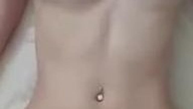 Em gái da trắng vú to uốn éo rên rỉ .