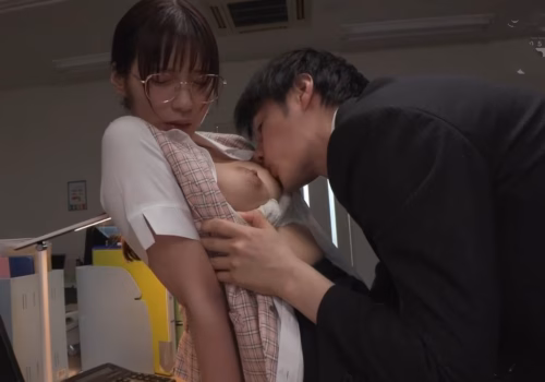 Phát hiện bí mật động trời của chị kế toán xinh đẹp