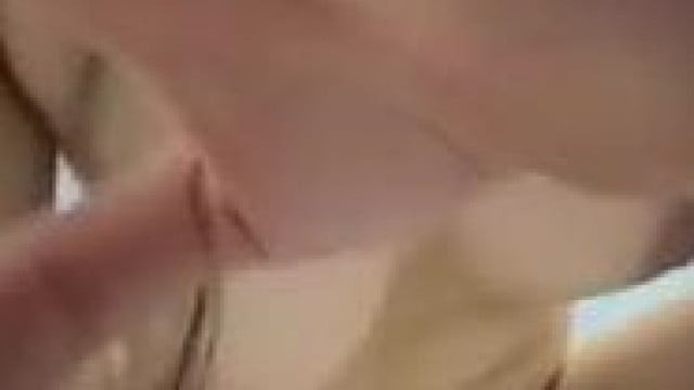 Quần anh còn chưa kịp cởi em đã làm cái lút cán rồi